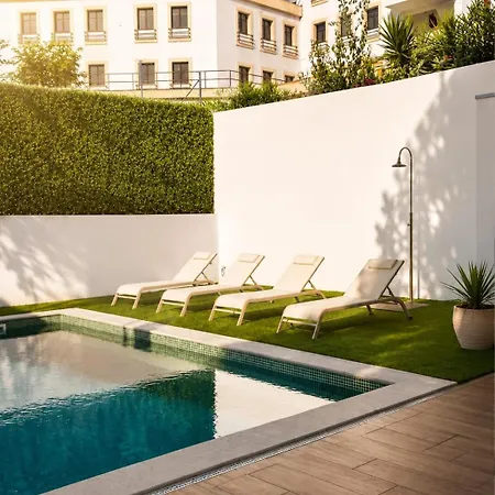 Living & Pool *